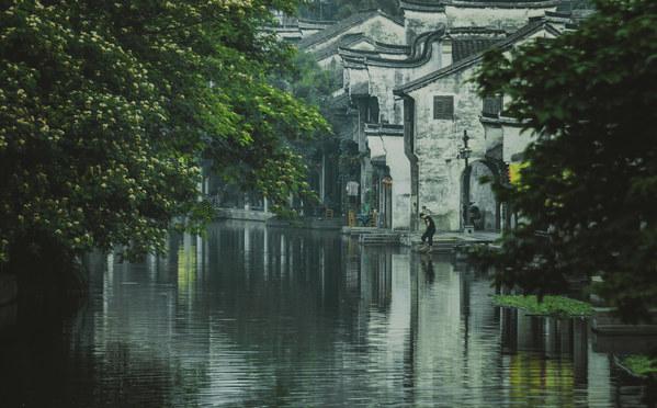 探索奇妙世界,黄色衣服干洗变成粉色是什么原因?蜗等你来挖掘!